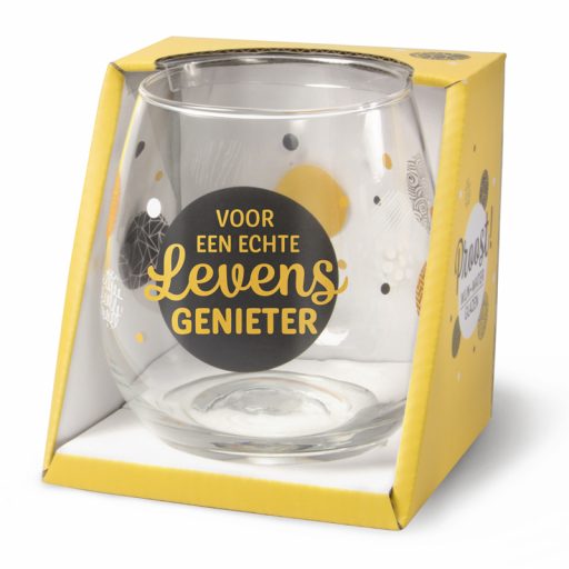 wijn water glas levensgenieter