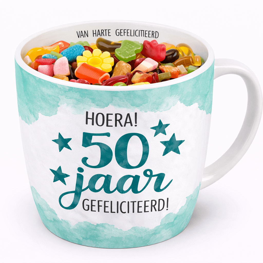 Cadeau mok 50 jaar gevuld met snoep