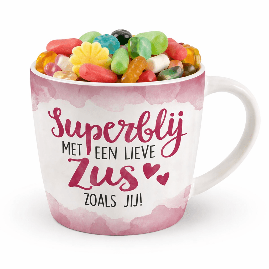Keramieken mok Superblij met een lieve zus zoals jij gevuld met snoep