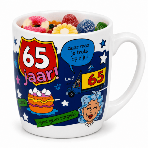 mok 65 jaar gevuld met snoepmix